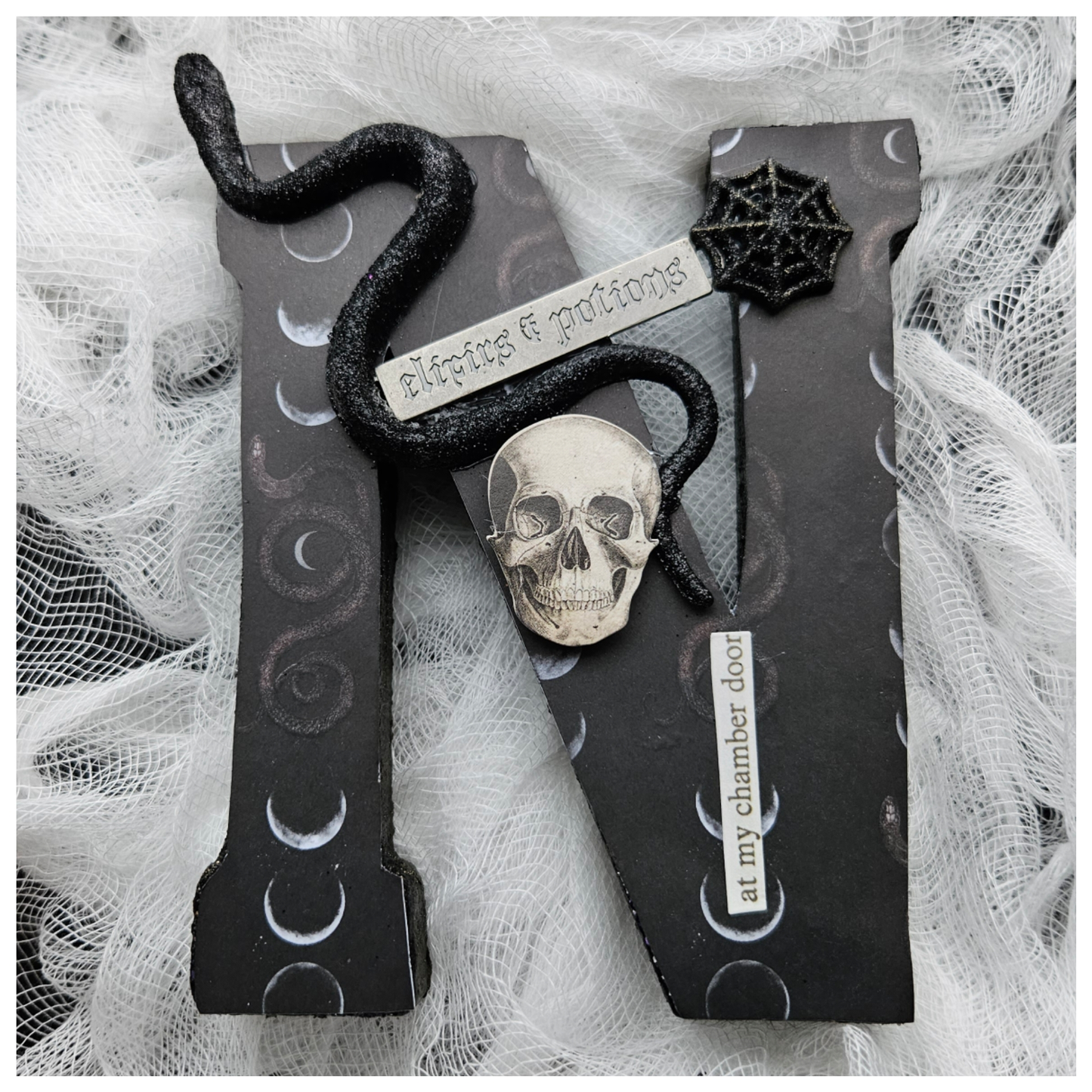 Black Skull "HALLOWEEN" Wooden Stand Up Letters