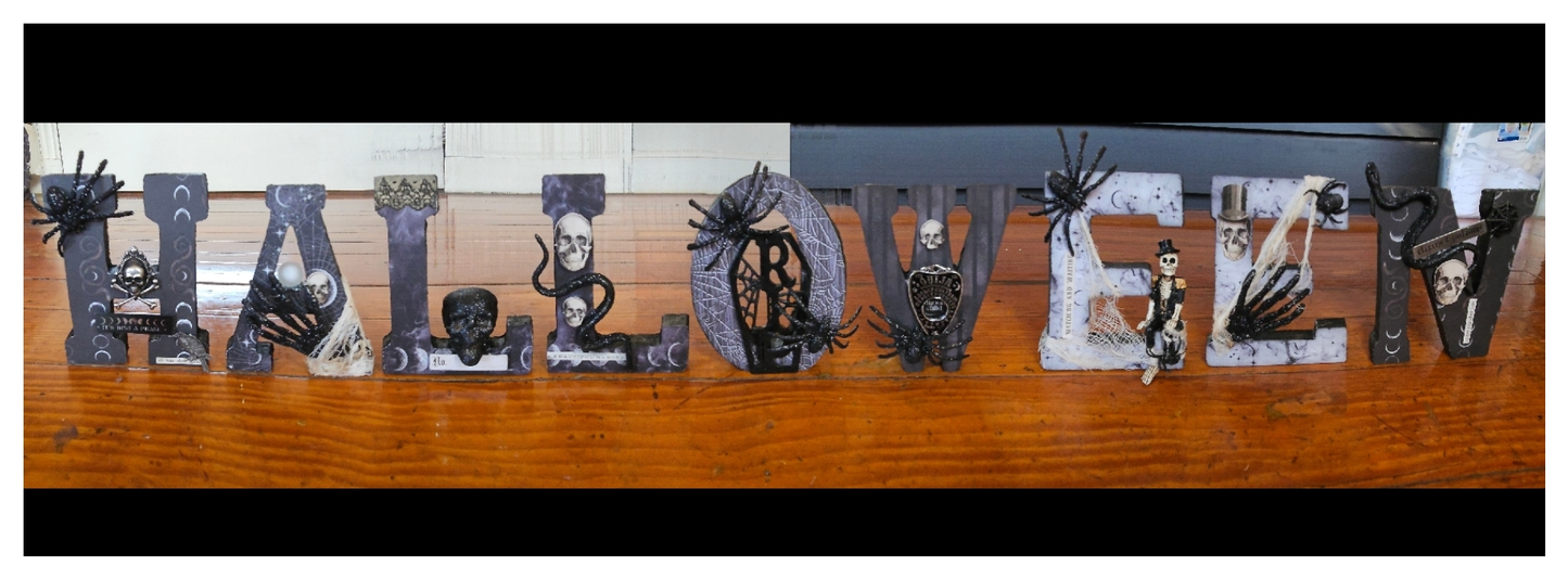 Black Skull "HALLOWEEN" Wooden Stand Up Letters